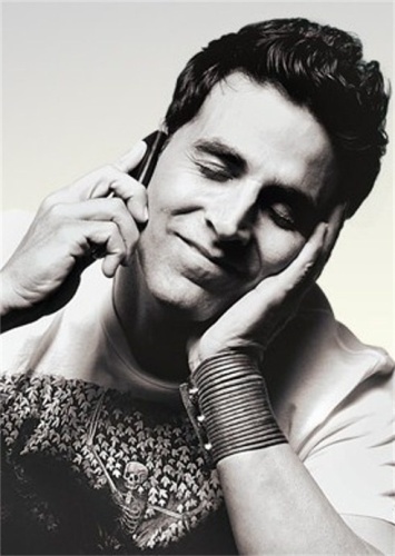 9 Pictures of Akshay Kumar With and without Makeup