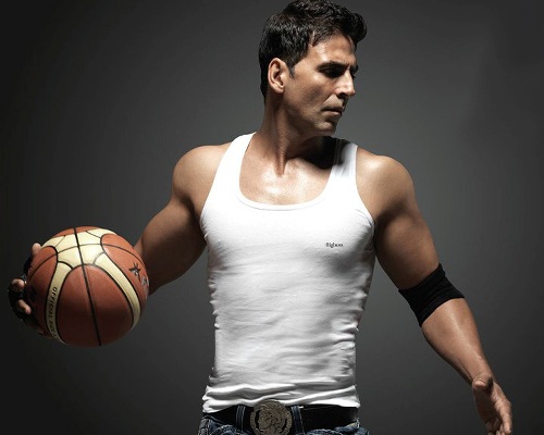 9 Pictures of Akshay Kumar With and without Makeup