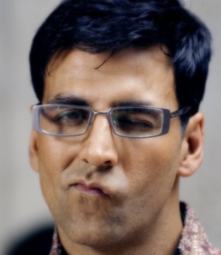 9 Pictures of Akshay Kumar With and without Makeup