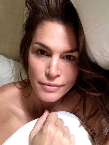10 Pictures of Cindy Crawford without Makeup
