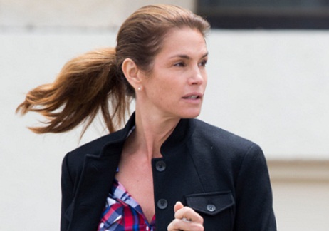 10 Pictures of Cindy Crawford without Makeup