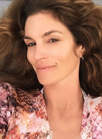 10 Pictures of Cindy Crawford without Makeup