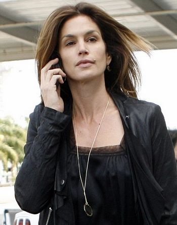 10 Pictures of Cindy Crawford without Makeup