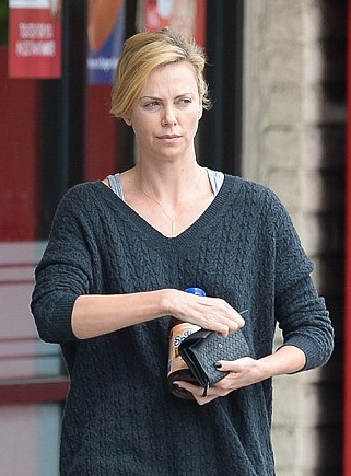 10 Pictures of a Charlize Theron without Makeup | I Fashion Styles