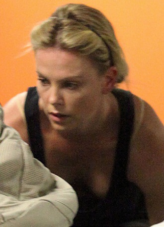 10 Pictures of a Charlize Theron without Makeup | I Fashion Styles