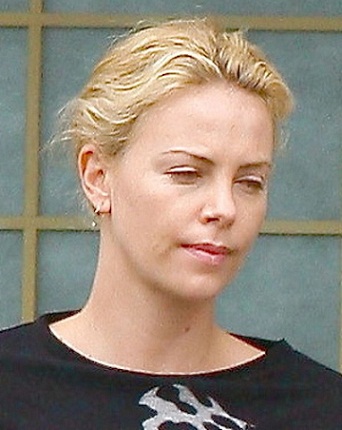 10 Pictures of a Charlize Theron without Makeup | I Fashion Styles