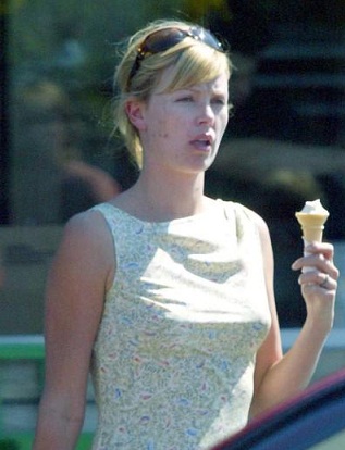 10 Pictures of a Charlize Theron without Makeup | I Fashion Styles