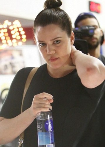 12 Recent Pictures of Khloe Kardashian Without Makeup