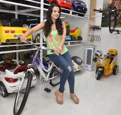 10 Pictures of Amisha Patel without Makeup | I Fashion Styles