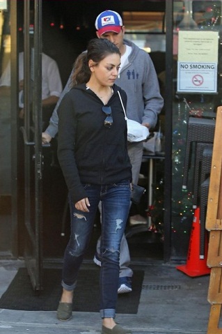 9 Unseen Photos of Mila Kunis without Makeup | I Fashion Styles