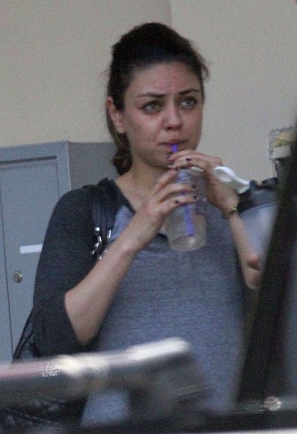 9 Unseen Photos of Mila Kunis without Makeup | I Fashion Styles