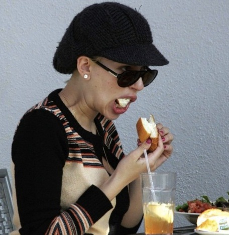 9 Pictures of Scarlett Caught on Camera in No Makeup