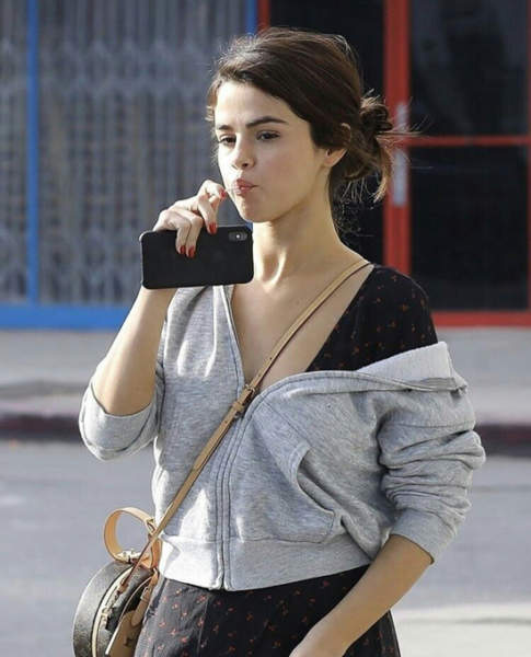 20+ Unseen Pictures of Selena Gomez Without Makeup