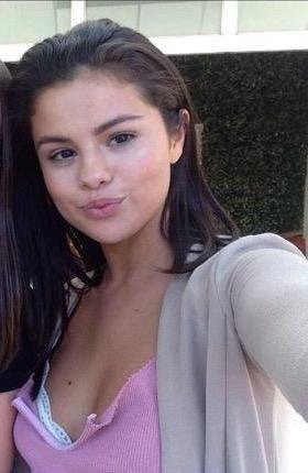20+ Unseen Pictures of Selena Gomez Without Makeup