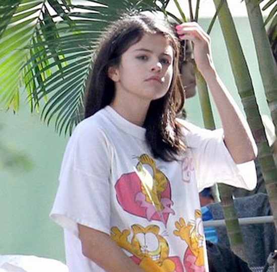 20+ Unseen Pictures of Selena Gomez Without Makeup