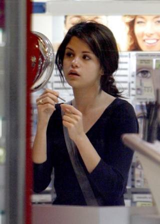 20+ Unseen Pictures of Selena Gomez Without Makeup