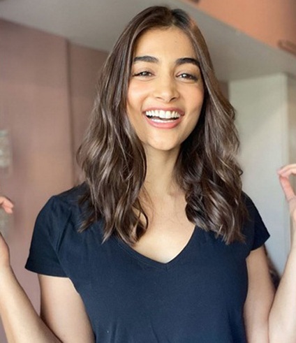 22 Natural Pooja Hedge Without Makeup Pictures