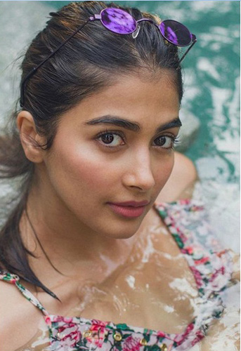 22 Natural Pooja Hedge Without Makeup Pictures