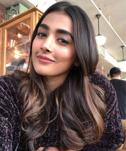 22 Natural Pooja Hedge Without Makeup Pictures