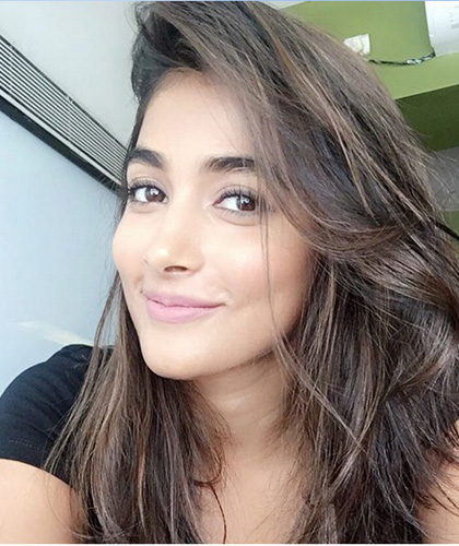 22 Natural Pooja Hedge Without Makeup Pictures