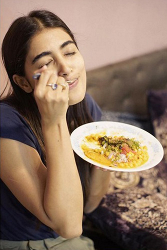 22 Natural Pooja Hedge Without Makeup Pictures