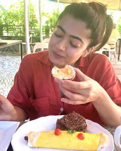 Top 22 Without Makeup Photos of Rashmika Mandana