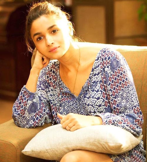 15 Latest Alia Bhatt without Makeup Pictures In 2023