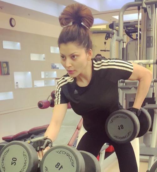 10 Pictures Of Urvashi Rautela Without Makeup | I Fashion Styles