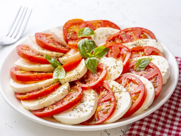 15 Most Famous and Tastiest Types of Salads to Try!