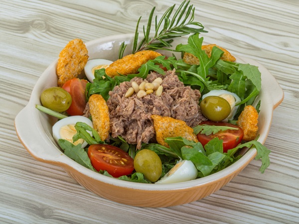 15 Most Famous and Tastiest Types of Salads to Try!