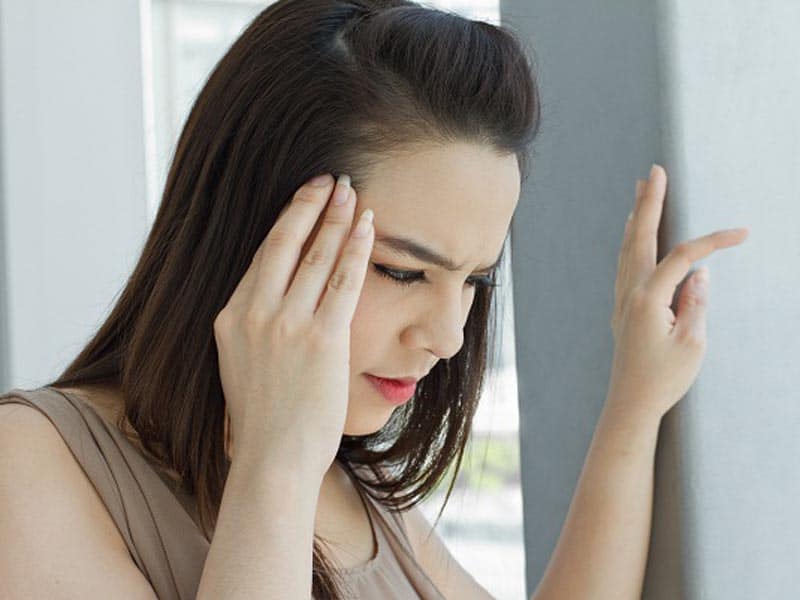 Top 12 Simple Home Remedies For Vertigo - Symptoms &amp; Causes