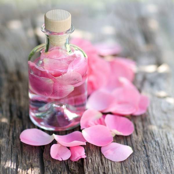 15 Amazing Rose Water (Gulab Jal) Benefits For Skin and Hair