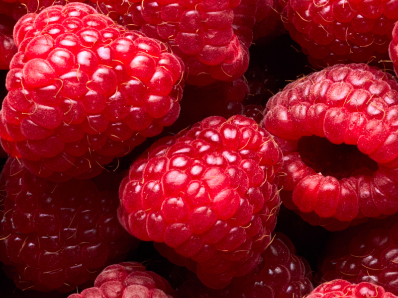 18 Benefits of Raspberries for Skin, Hair and Health