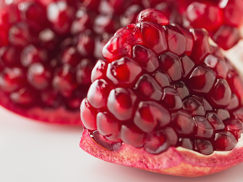 15 Best Pomegranate Seeds Benefits For Skin, Hair &amp; Health !