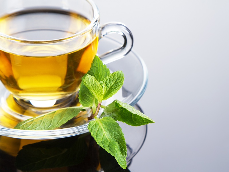 14 Amazing Peppermint Tea Benefits For Skin, Hair &amp; Health