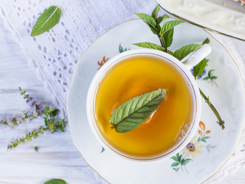 14 Amazing Peppermint Tea Benefits For Skin, Hair &amp; Health