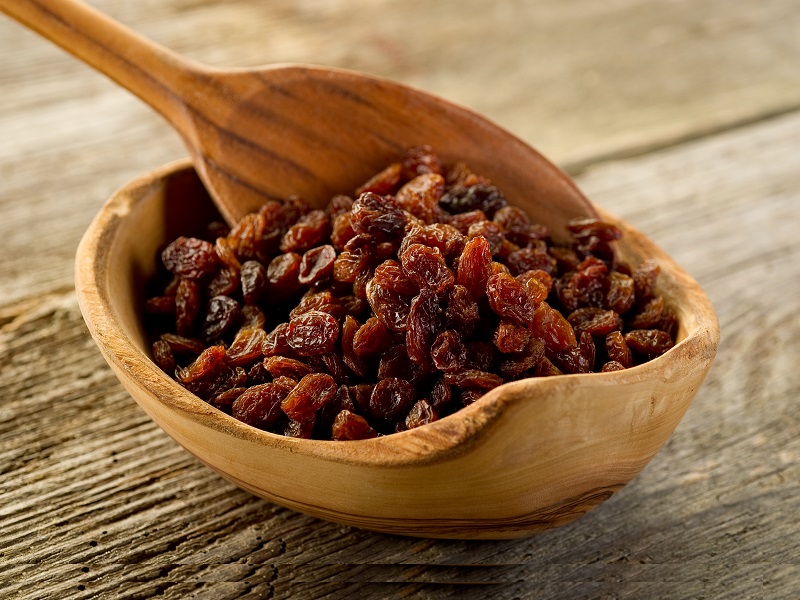 12 Research-Based Dry Grapes Benefits For Health, Skin And Hair