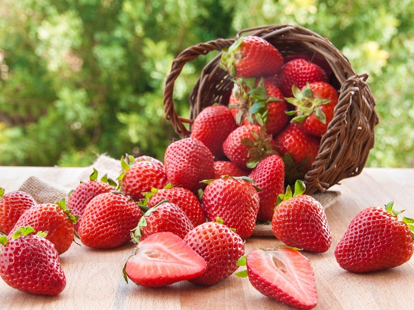 Strawberry Benefits: Top 23 List With Nutrition &amp; Side Effects