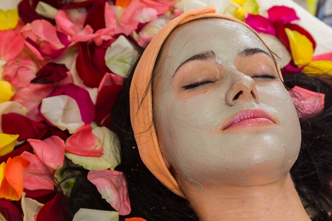 15 Amazing Rose Water (Gulab Jal) Benefits For Skin and Hair