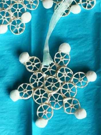 9 Easy Snowflake Craft Activities for Kids and Adults