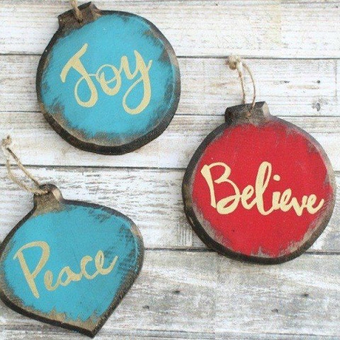 9 Holiday Craft Projects to Get You in the Holiday Spirit