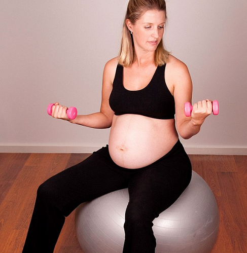 Is it Safe to Lifting Heavy Weights During Pregnancy? | I Fashion Styles