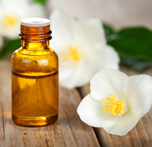 List of 9 Essential Oils To Avoid During Pregnancy