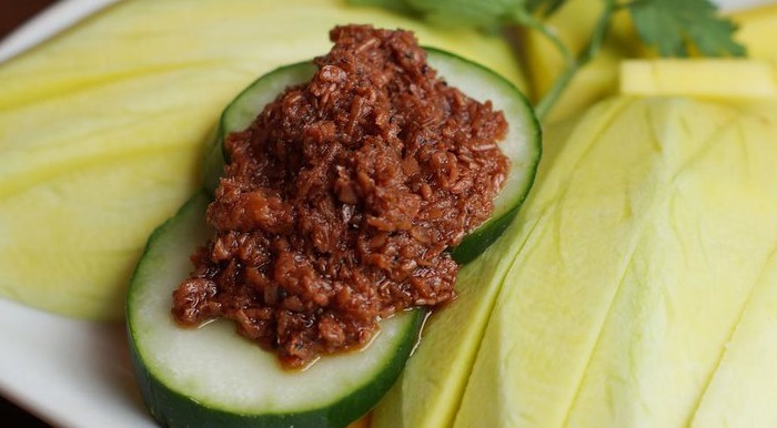 Street Foods in the Philippines: 12 Filipino Street Foods you Should Try!