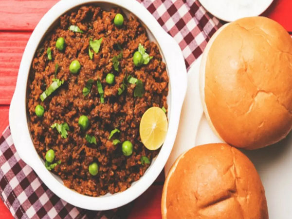 12 Delicious Street Foods in Pune: Famous Places to Visit!