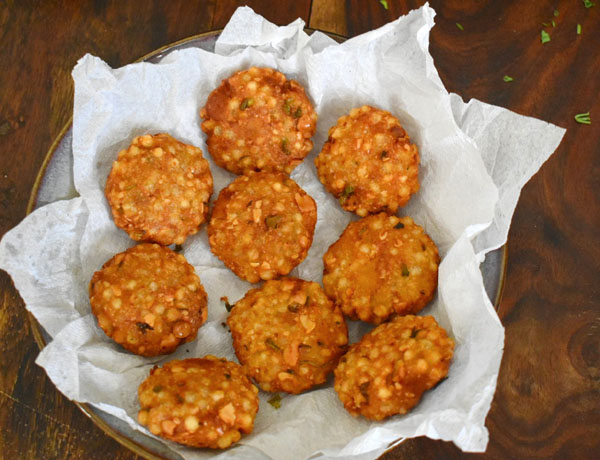 12 Delicious Street Foods in Pune: Famous Places to Visit!