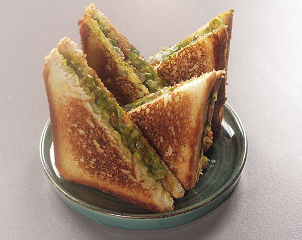 12 Delicious Street Foods in Pune: Famous Places to Visit!