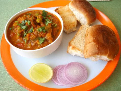 Gujarati Cuisines: 9 Famous Gujarati Food in Ahmedabad