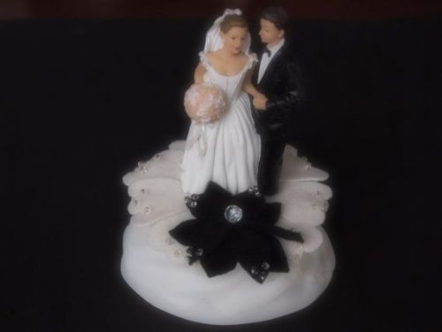 Top 9 Happy Wedding Anniversary Cake Designs 2024