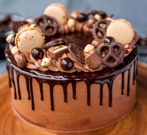20 Modern Chocolate Cake Designs With Photos 2024